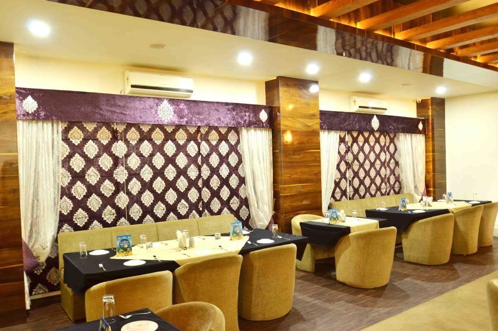 Capital O 1546 The Sensation Hotel Indore Ngoại thất bức ảnh